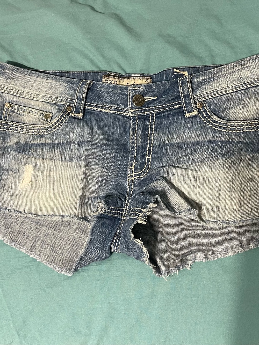 Buckle BKE Sabrina Light Wash Distressed Denim Cutoff Shorts
